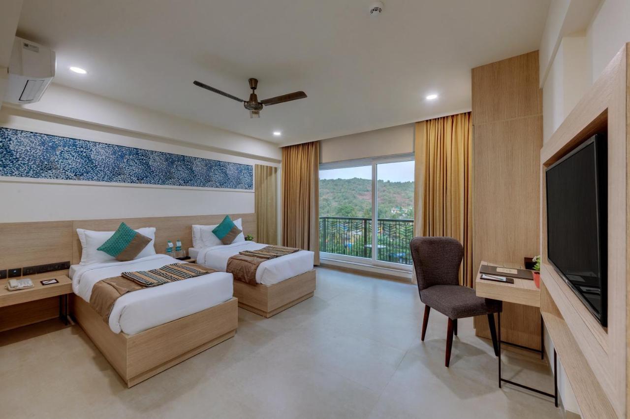 The Fern Habitat, Candolim, Goa Extérieur photo